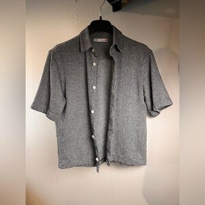 Zara Men's Gray textured Short Sleeve cropped shirt